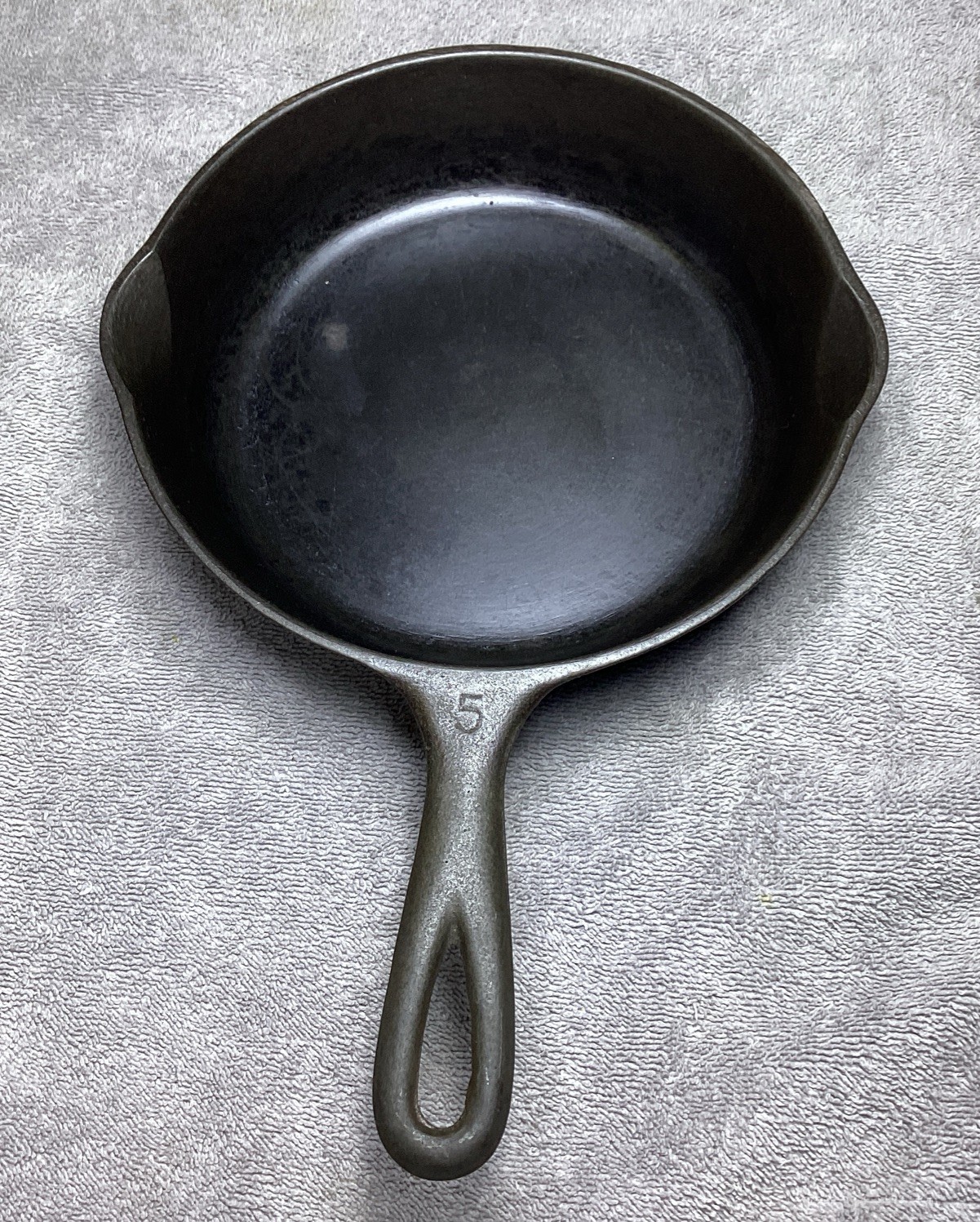 VTG. WAGNER NO.5 1055H CAST IRON SKILLET