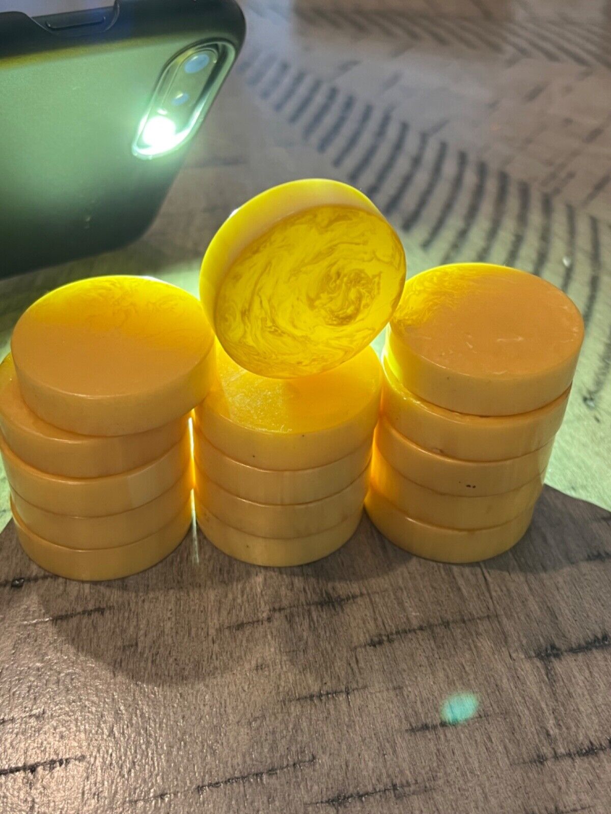Old eggyolk amber bakelite backgammon 15 chips lot 031024aFGZHG