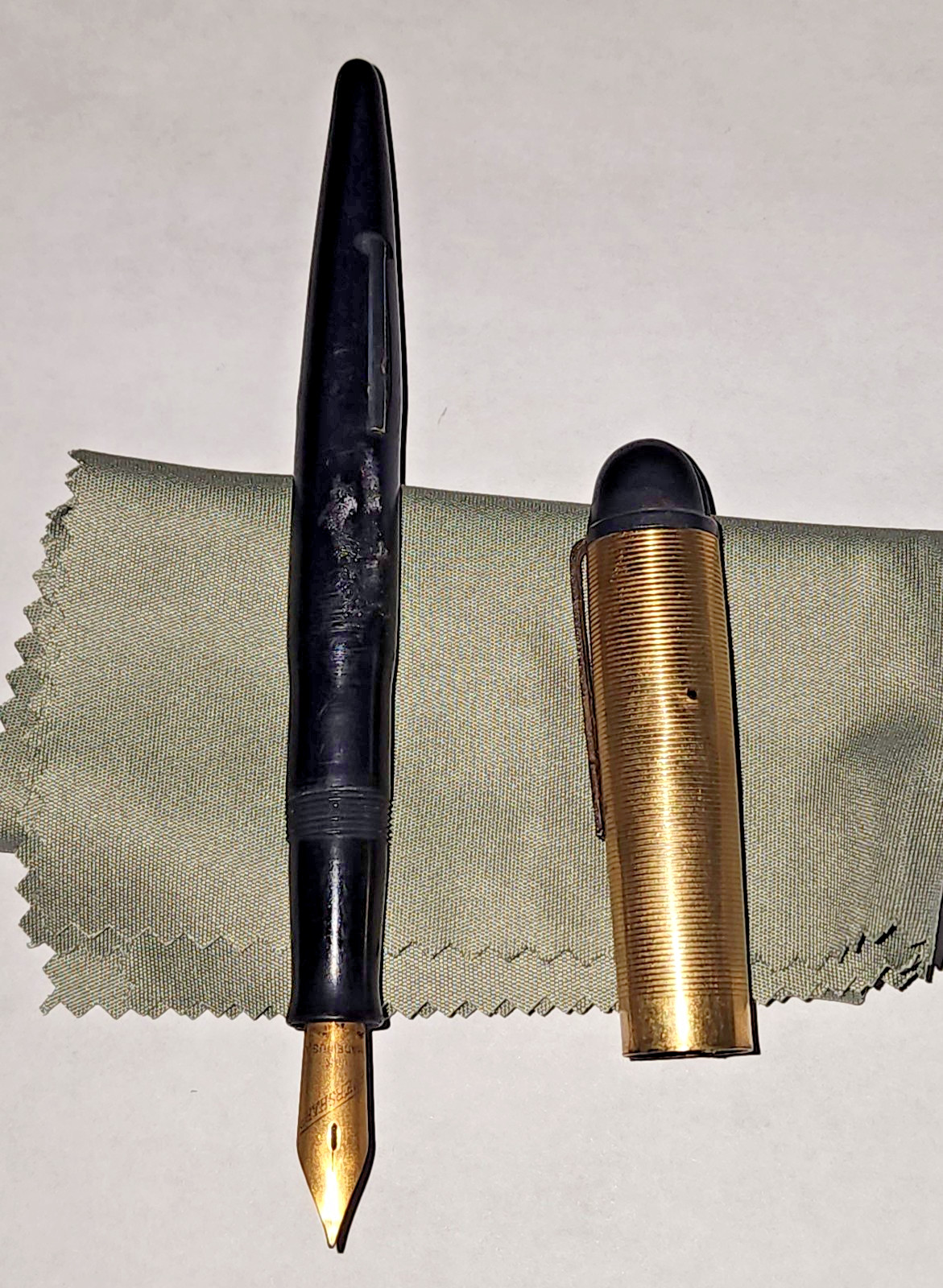 Vintage Eversharp Skyline Fountain Pen 14K Gold Nib Gold Tone Cap Parts Repair