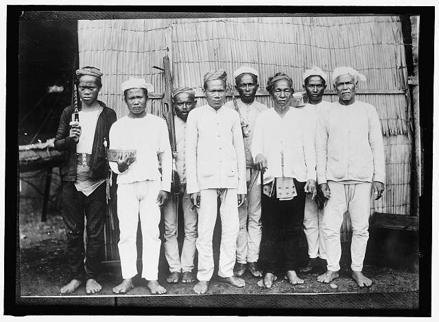 Photo:Philippines Moro Datu and Followers 1900s Group Portrait