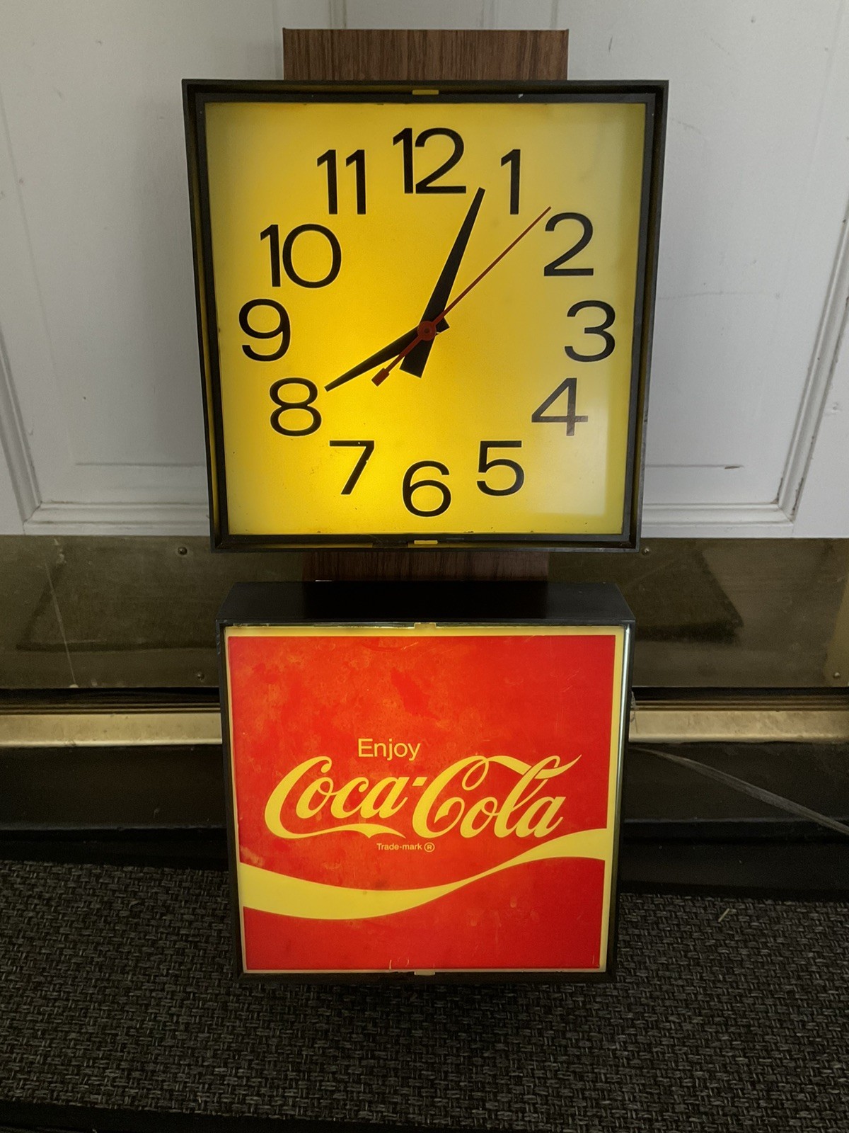 1970s Vintage Coca-Cola Coke Lighted Wall Clock Lights work, clock doesn’t