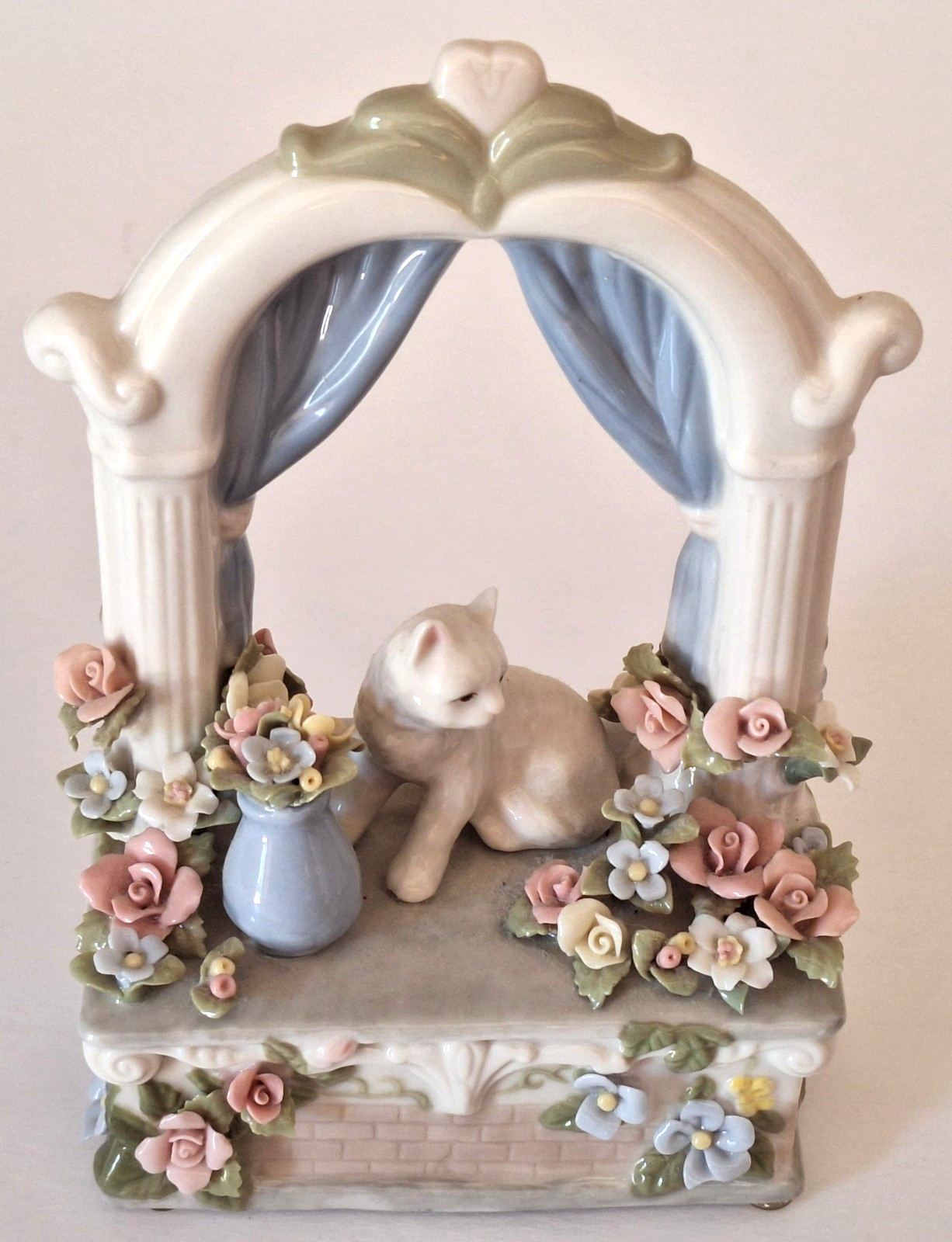 Suberto Music Box Cosmo Gifts 
