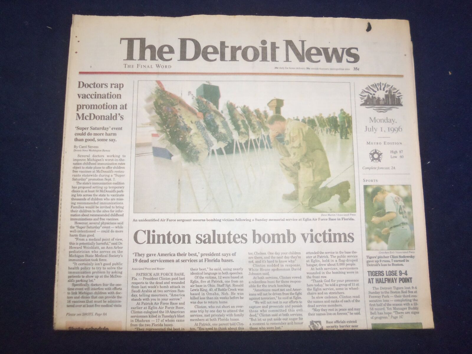 1996 JULY 1 THE DETROIT NEWS NEWSPAPER - CLINTON SALUTES BOMB VICTIMS - NP 7194