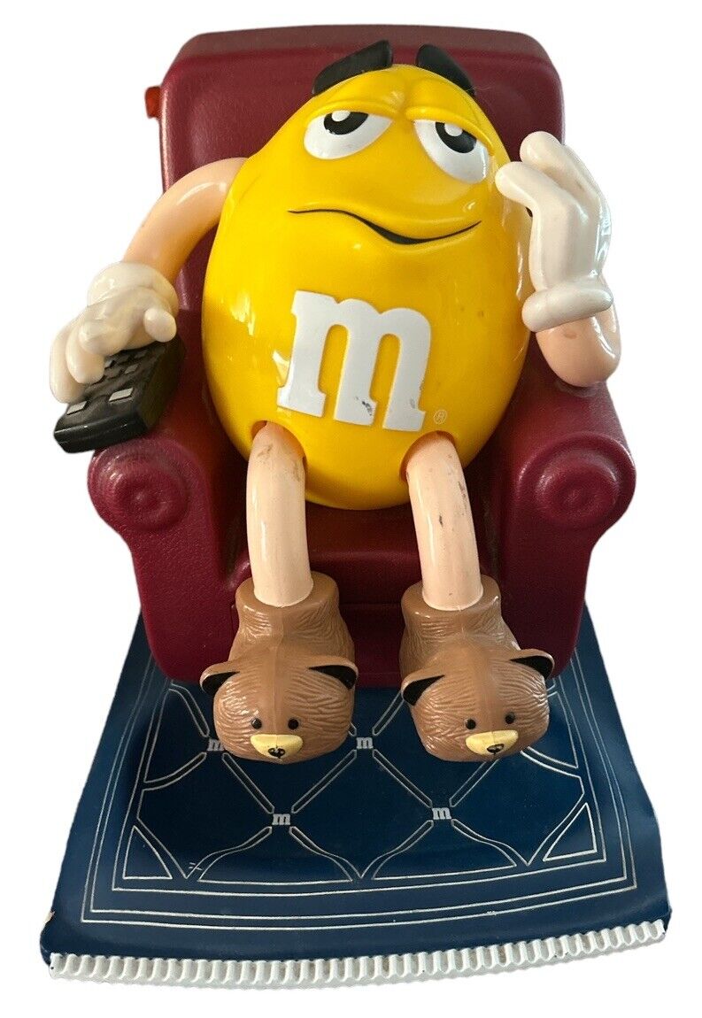 M&M\'S CANDY DISPENSER RECLINER CHAIR WITH REMOTE YELLOW PEANUT VINTAGE MM Mars
