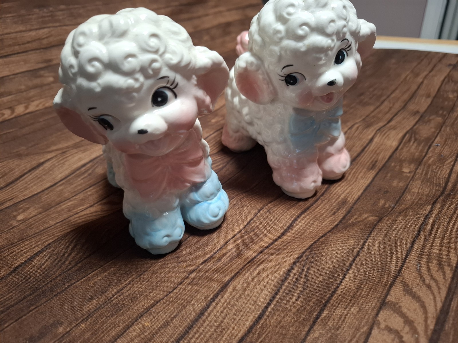 Vintage Rubens Orininal Lamb Planters