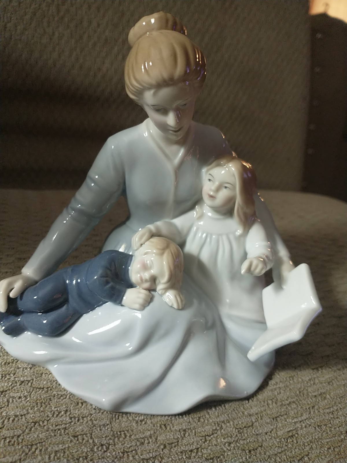 Vintage Avon A Mother\'s Touch 1984 Porcelain Collectible Figurine New In Box