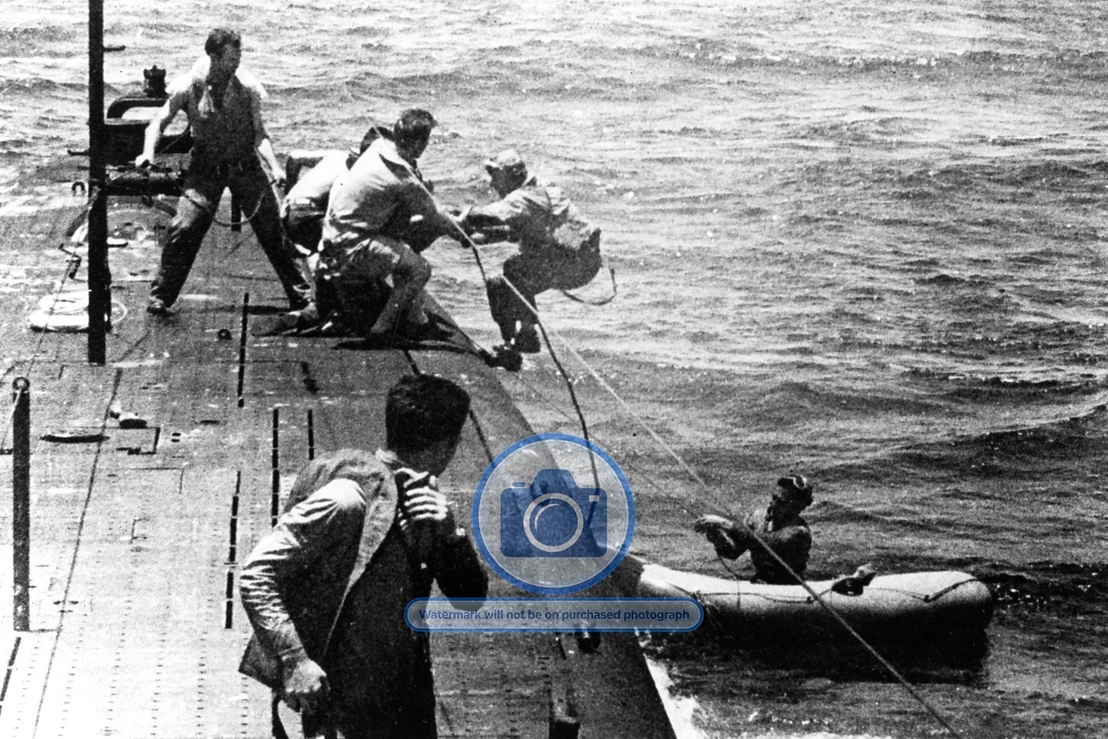 USS TANG SS-306 SUBMARINE RESCUES AIRMEN OFF TRUK 1944 WWII 4X6 PHOTO