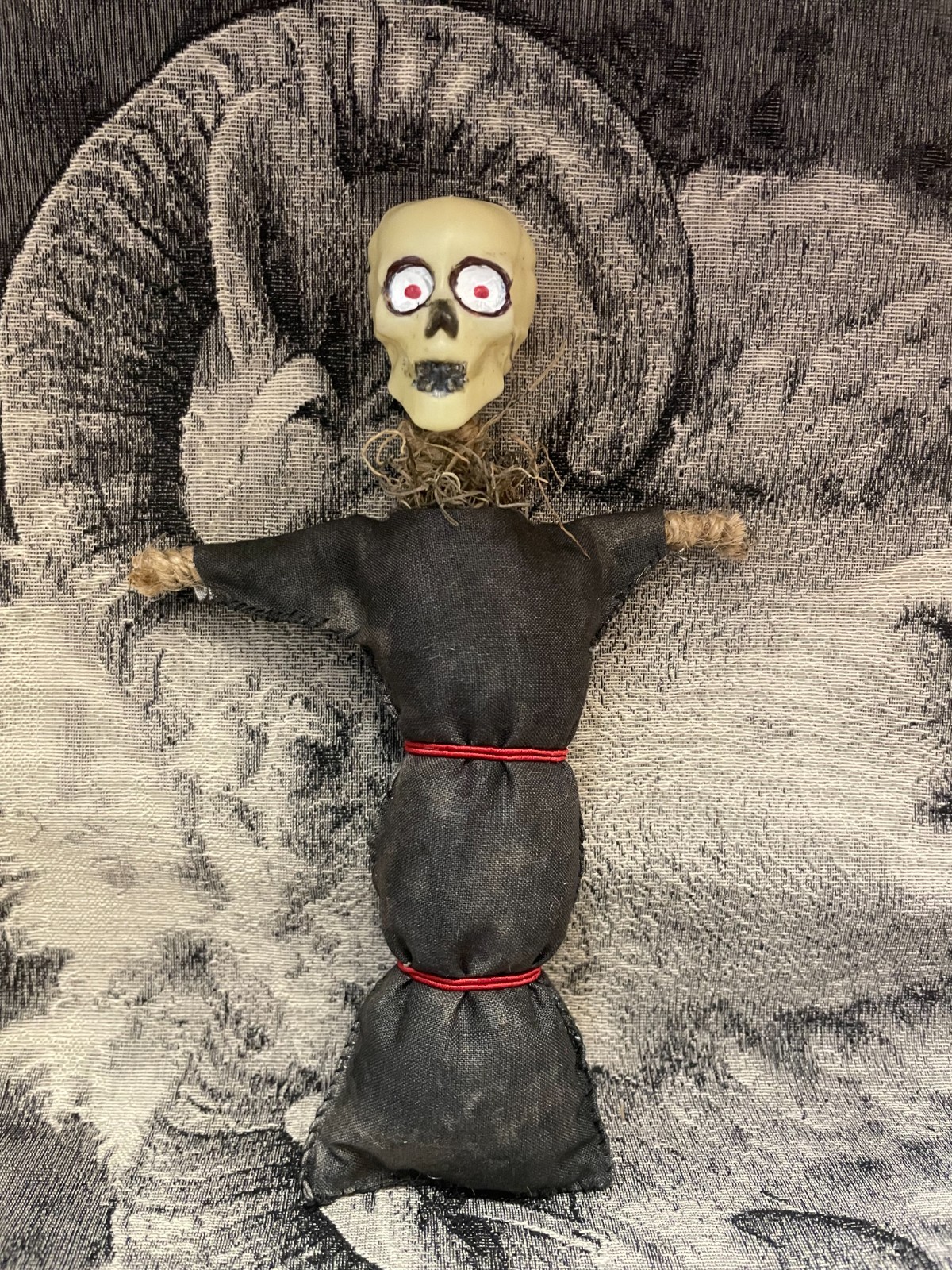 AUTHENTIC  HAUNTED RED EYED  VOODOO DOLL DEMON -W/ PINS- 6-8 \