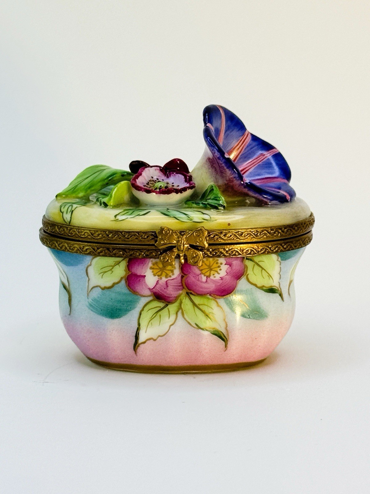 Atelier Chamart Limoges France FLORAL BOX, Limited Edition #06/150 Peint Main Atelier Chamart Limoges France FLORAL BOX, Limited Edition #06/150 Peint Main
