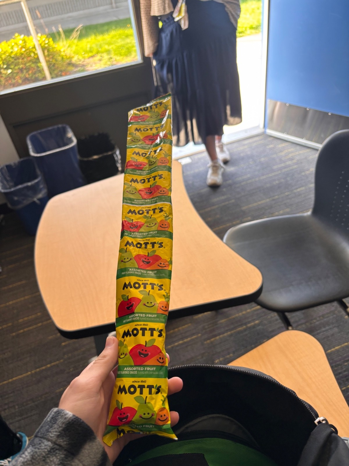 9 uncut motts fresh new and they are unopened this is a really rare thing to has
