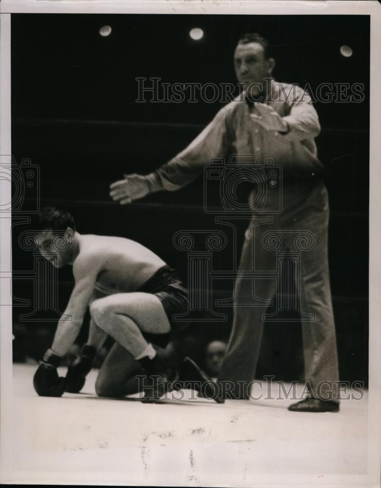 1936 Press Photo Dave Crowley downed by Mike Belloise at NYC bout - nes37608