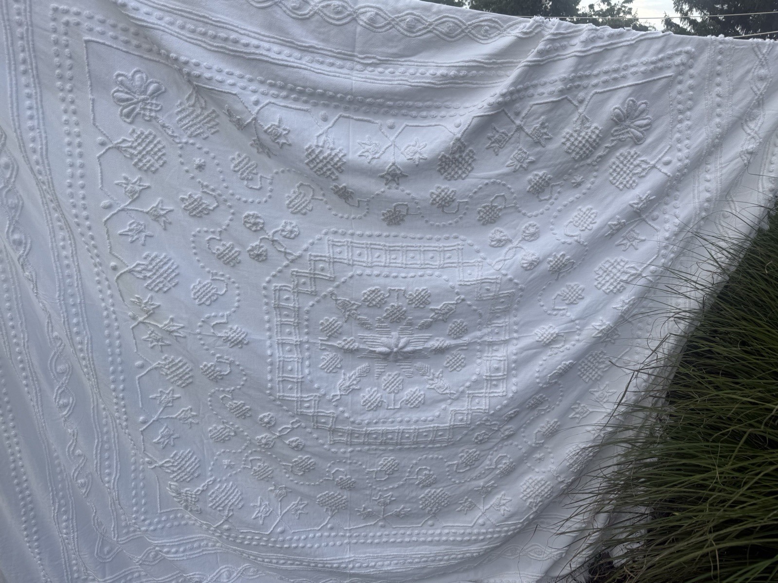 vintage White Chenille Bedspread 88 X 96