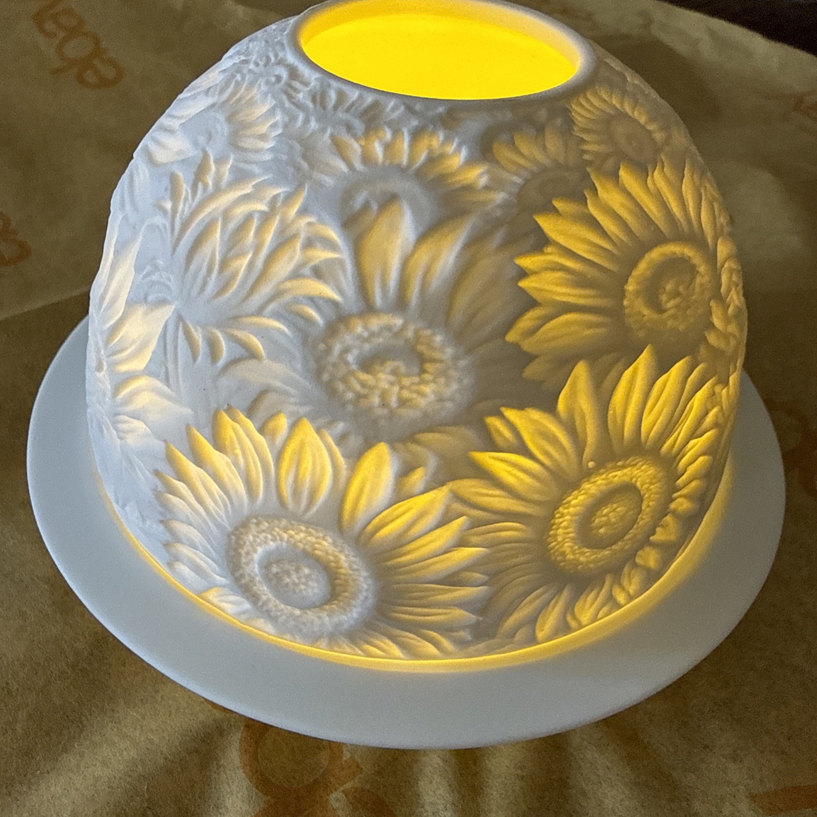 Love This 3D Design Of “sunflowers” 2 Piece Ceramic Candle Holder W/candle
