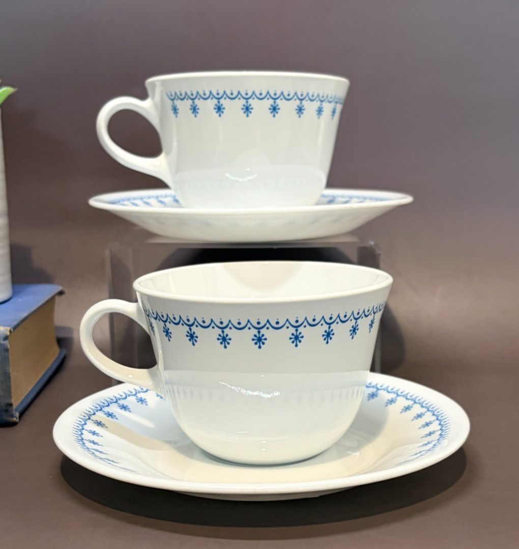 Vintage Corelle Snowflake Blue Garland Cups & Saucers Service for 2 Mid Century