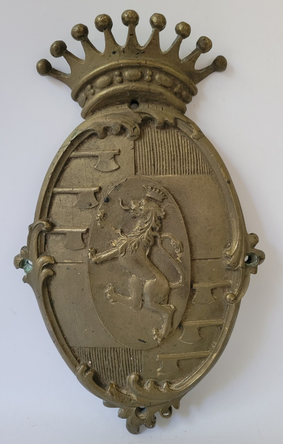 Antique Solid Brass Coat of Arms Crest Shield with Crown Lion & Flags 10 ¾” tall Antique Solid Brass Coat of Arms Crest Shield with Crown Lion & Flags 10 ¾” tall