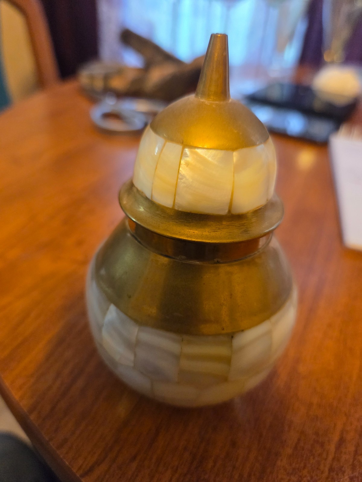 VTG Indian brass and mother of pearl inlaid mini urn shaped trinket pot excellen
