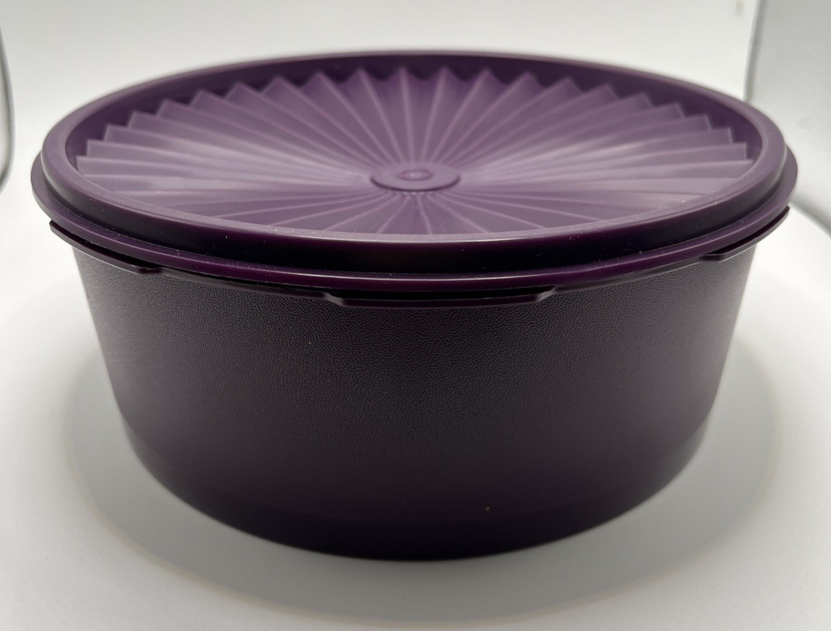 Tupperware Purple plum 7.5 cup 8\