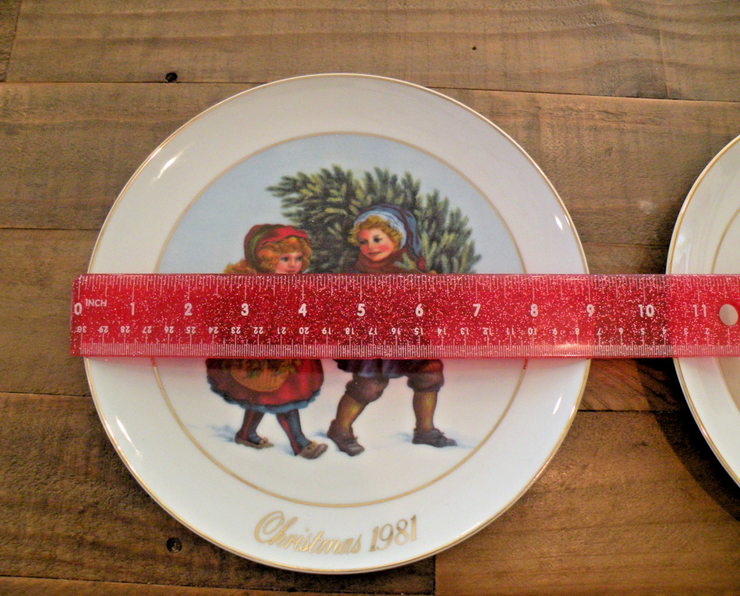 Vintage Avon 1981 Christmas Plate: “Sharing the Christmas Spirit” Boy and Girl