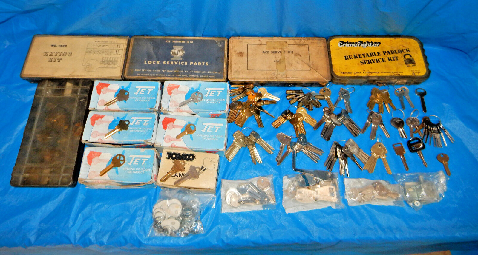 HUGE LOT OF BLANK KEYS & 5 LOCK SERVICE KITS, 1000\'S OF PARTS ~ SEE ALL PHOTOS
