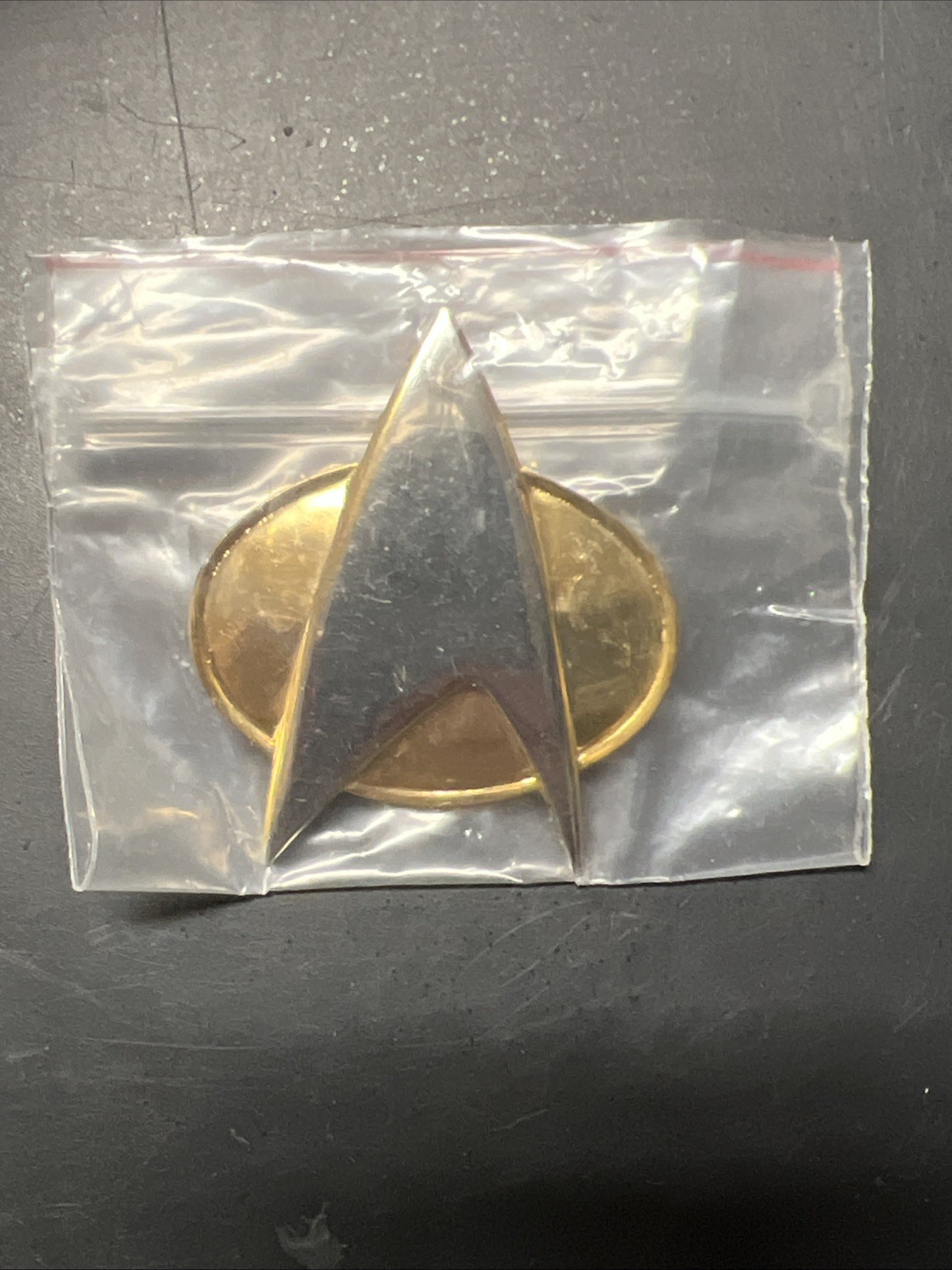 Vtg 1988 Star Trek Paramount Pictures Gold Tone Lapel Pin
