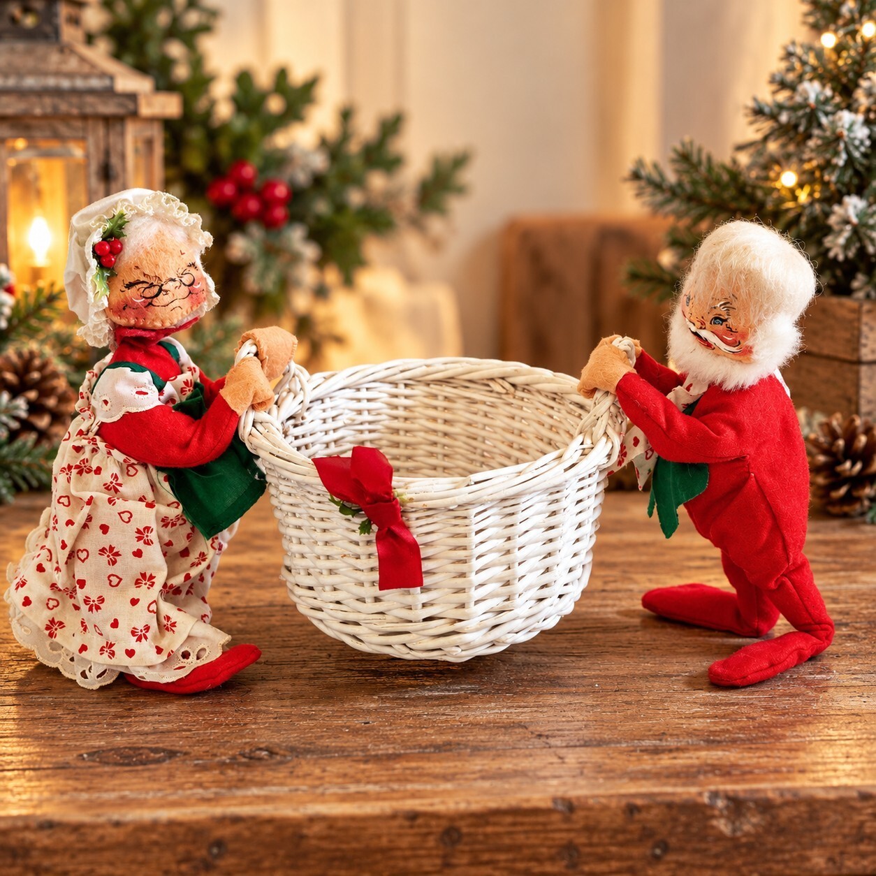 1963 Vintage Annalee Mr & Mrs Santa Claus Christmas Basket Figurines NH 1963 Vintage Annalee Mr & Mrs Santa Claus Christmas Basket Figurines NH
