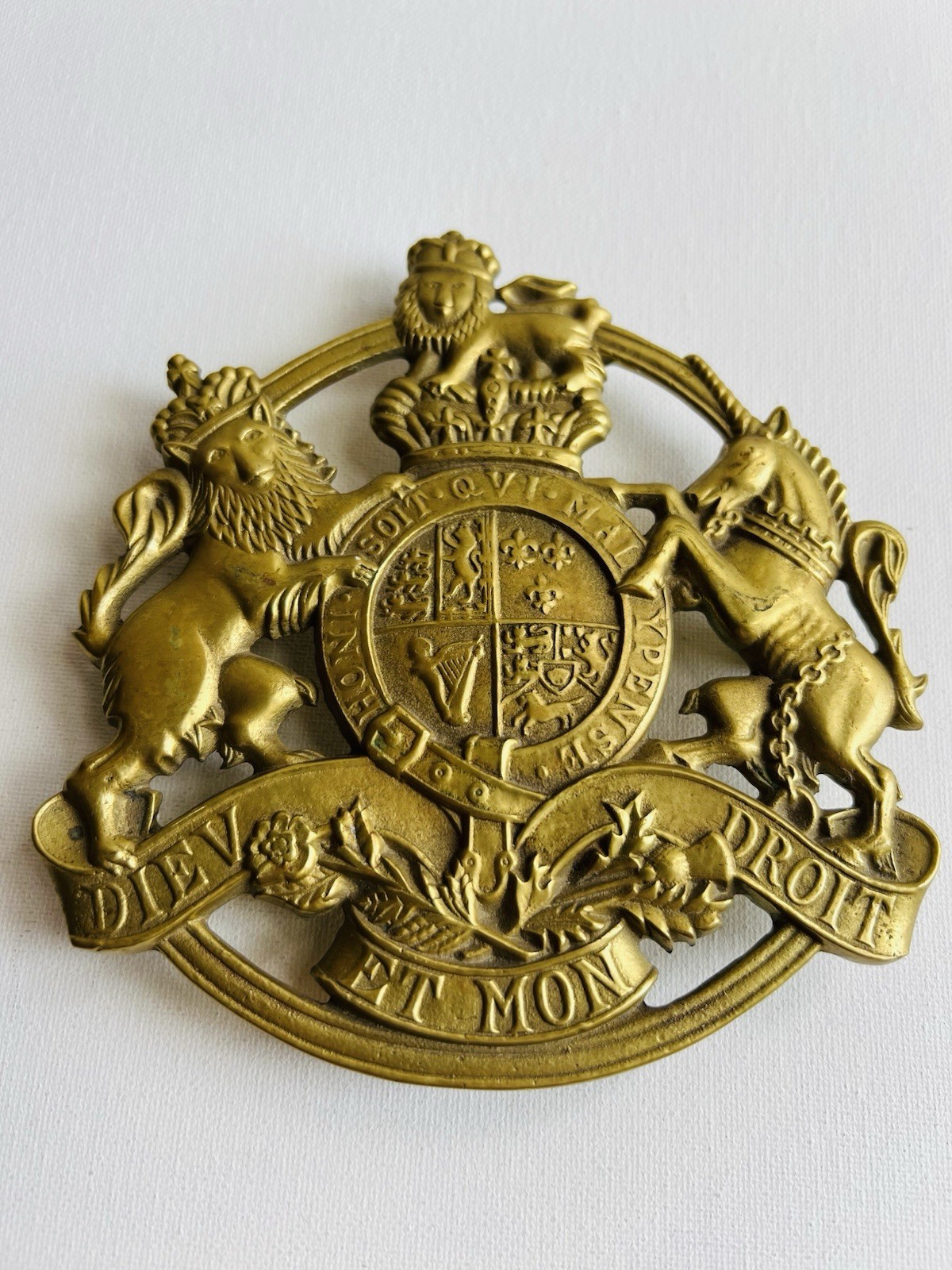 VTG. Va Metal Crafters, Brass King's Arms Trivet. C 1953