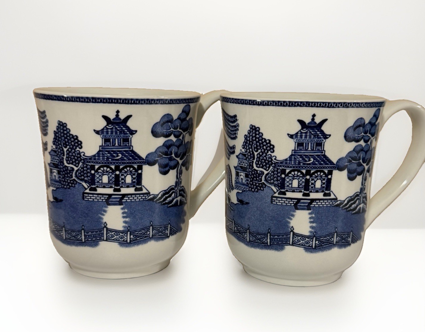 Set of 2 Churchill Blue Willow Mugs 12oz Coffee Tea Cups Made in England MINT