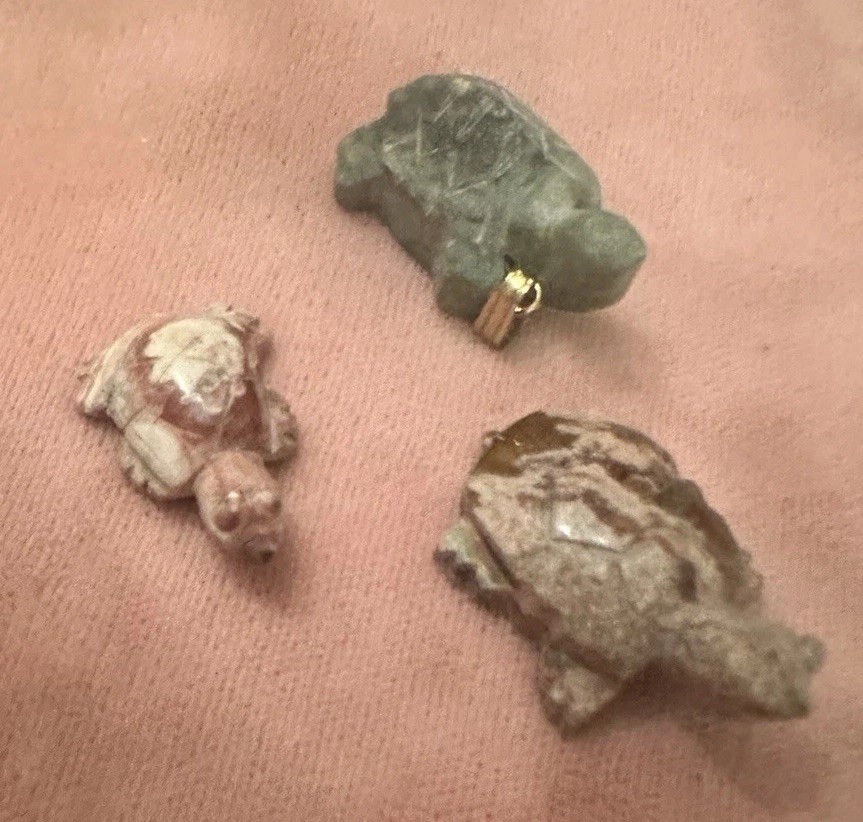 Vintage Mini  Turtle Figurines Pendant Stone Hand Carved (3) GREAT 🐢