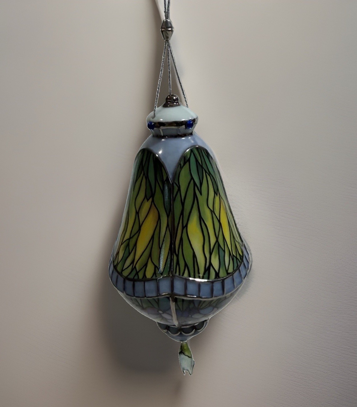 Bradford Edition 2001 Heirloom Porcelain Ornament Era Of Louis Tiffany Iris Bradford Edition 2001 Heirloom Porcelain Ornament Era Of Louis Tiffany Iris