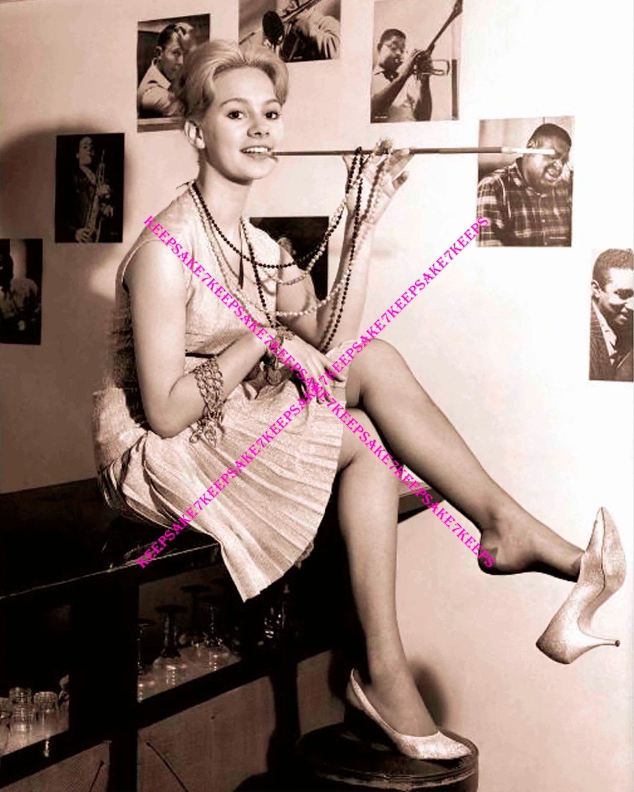 ACTRESS FRANCESCA ANNIS LEGGY STOCKINGS SHOE DANGLING BAREFOOT 8x10 PHOTO A-FAS