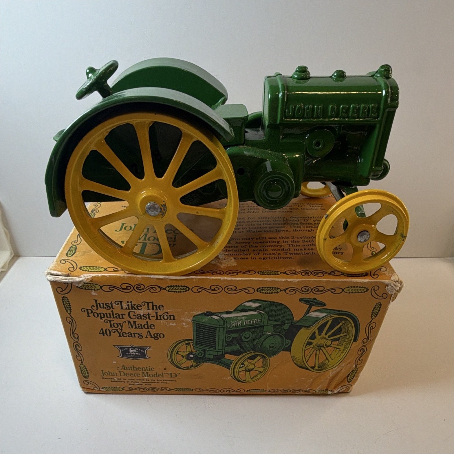 Vintage 1970s ERTL John Deere 1923 Model D 1/16 Diecast Tractor w/ Box