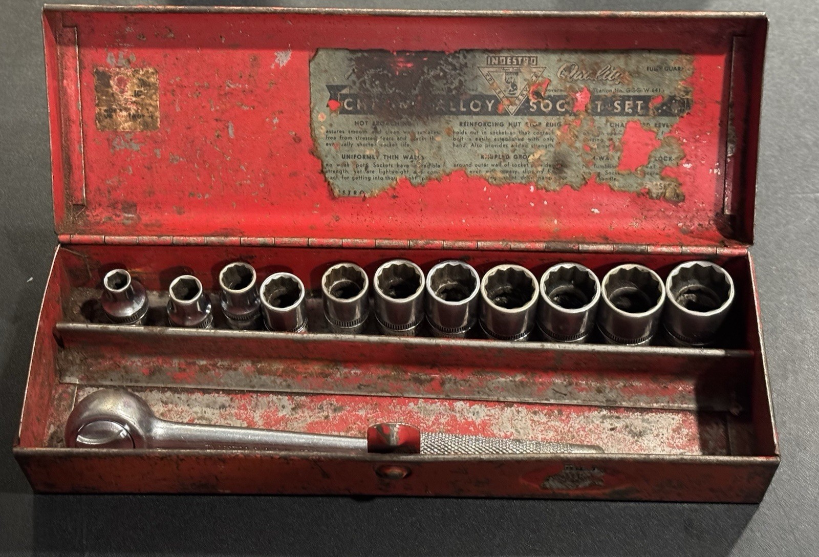 Vintage Indestro 12-Piece 3/8