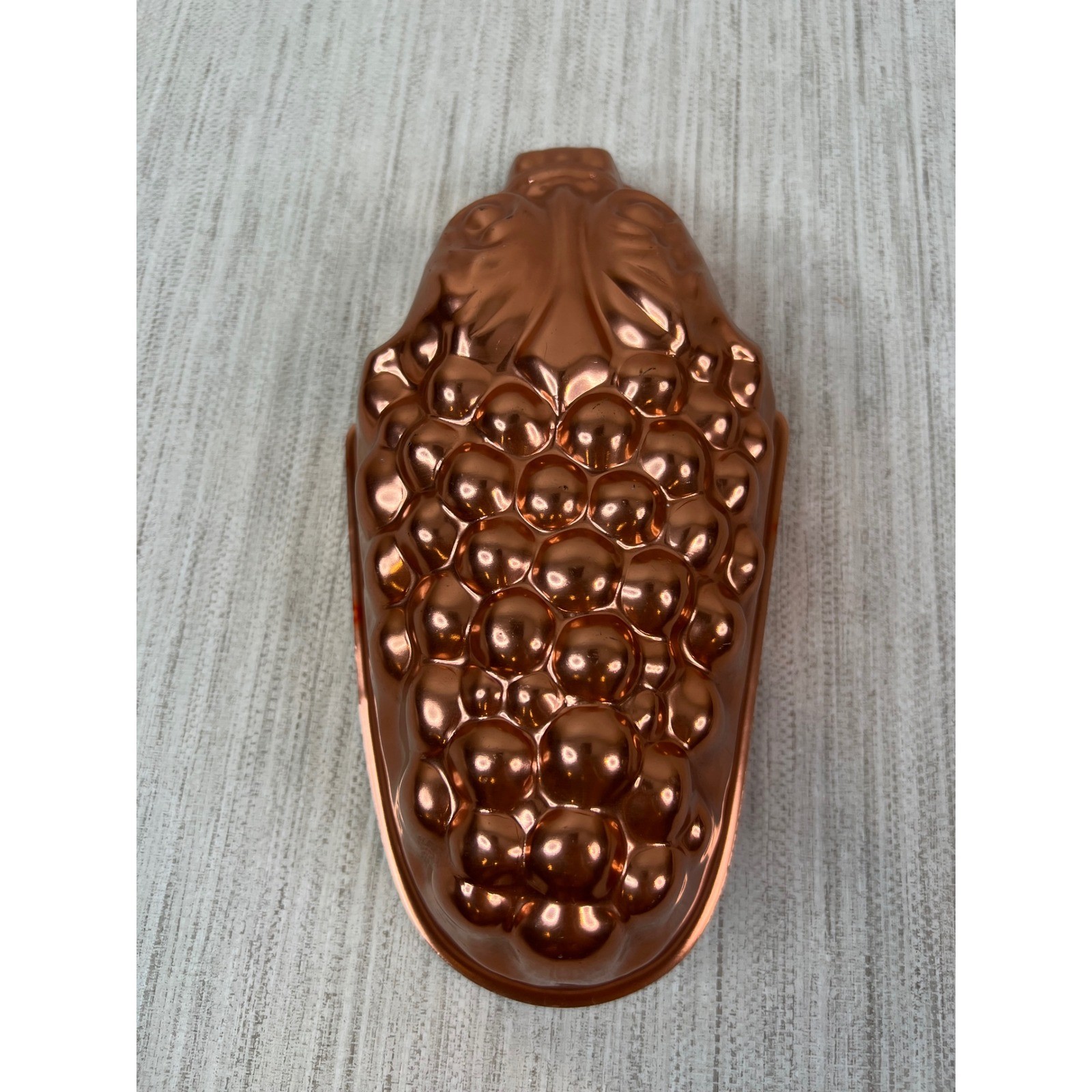 Vintage Copper Grape Cluster Jello Cake Mold Kitchen Wall Hanging Decor 9.5