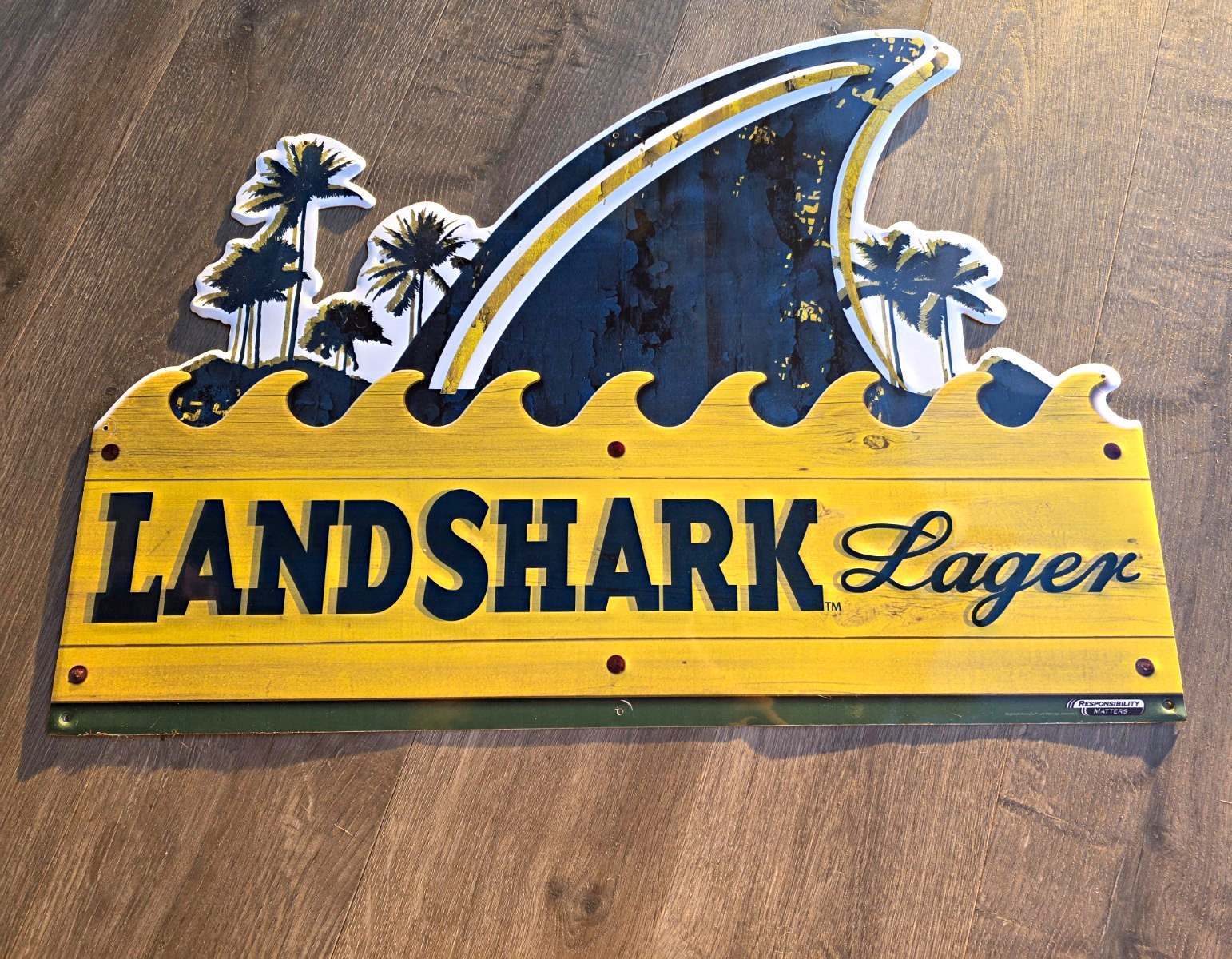 MARGARITAVILLE VINTAGE HTF Landshark Lager Anheuser-Busch Shark Fin Tin 2007 EUC