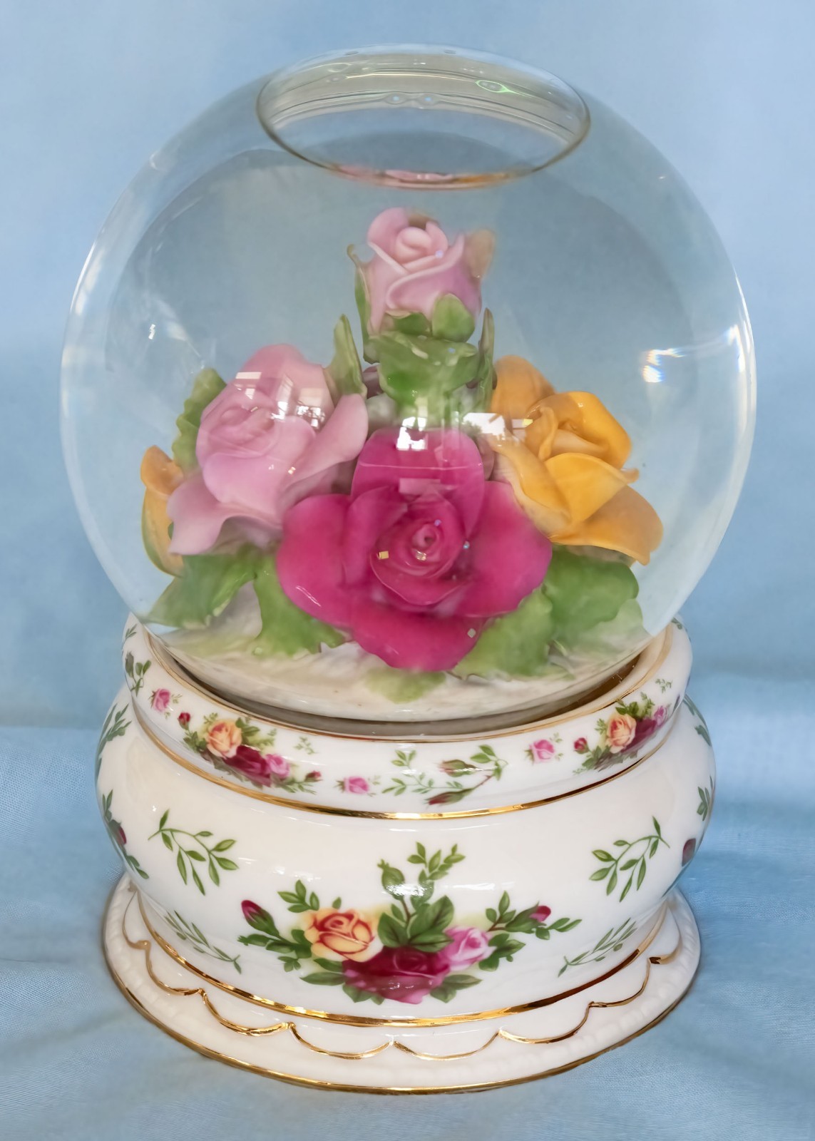 Beautiful Royal Albert Old Country Roses Glass Globe on Stand
