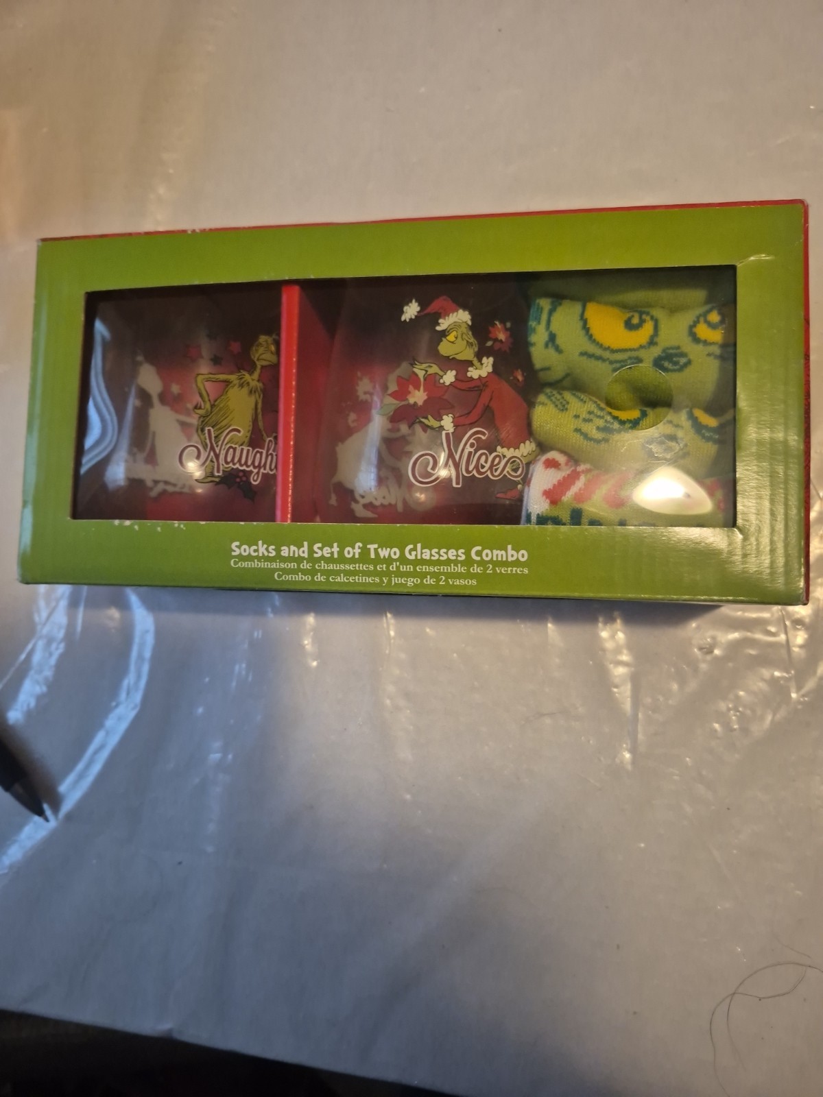 Dr Seuss How The Grinch Stole Christmas 4 Socks & 2 Glasses Gift Combo Set Dr Seuss How The Grinch Stole Christmas 4 Socks & 2 Glasses Gift Combo Set
