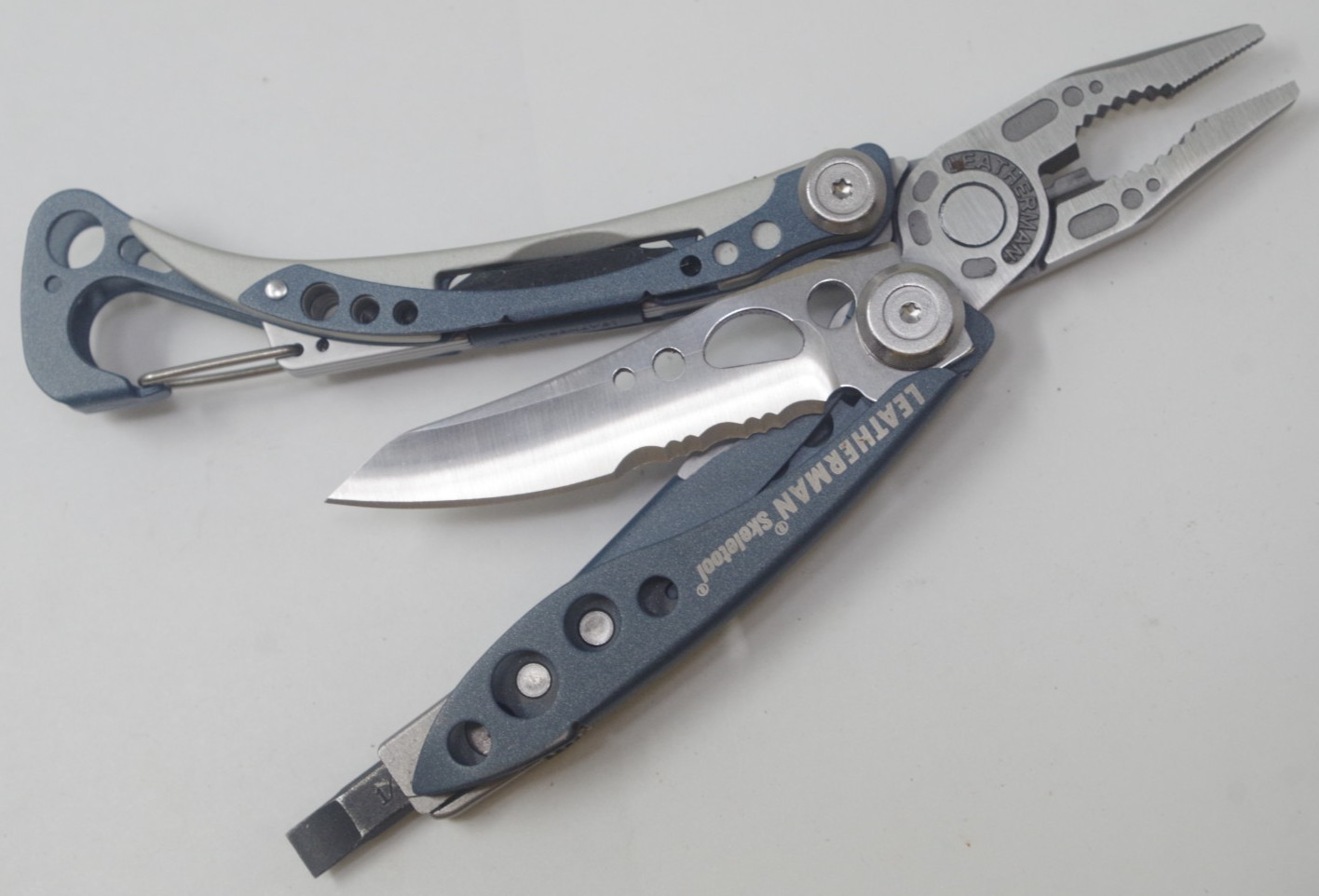 Denim Blue Leatherman Skeletool Pliers Multi-Tool Pocket Knife - TSA Auction