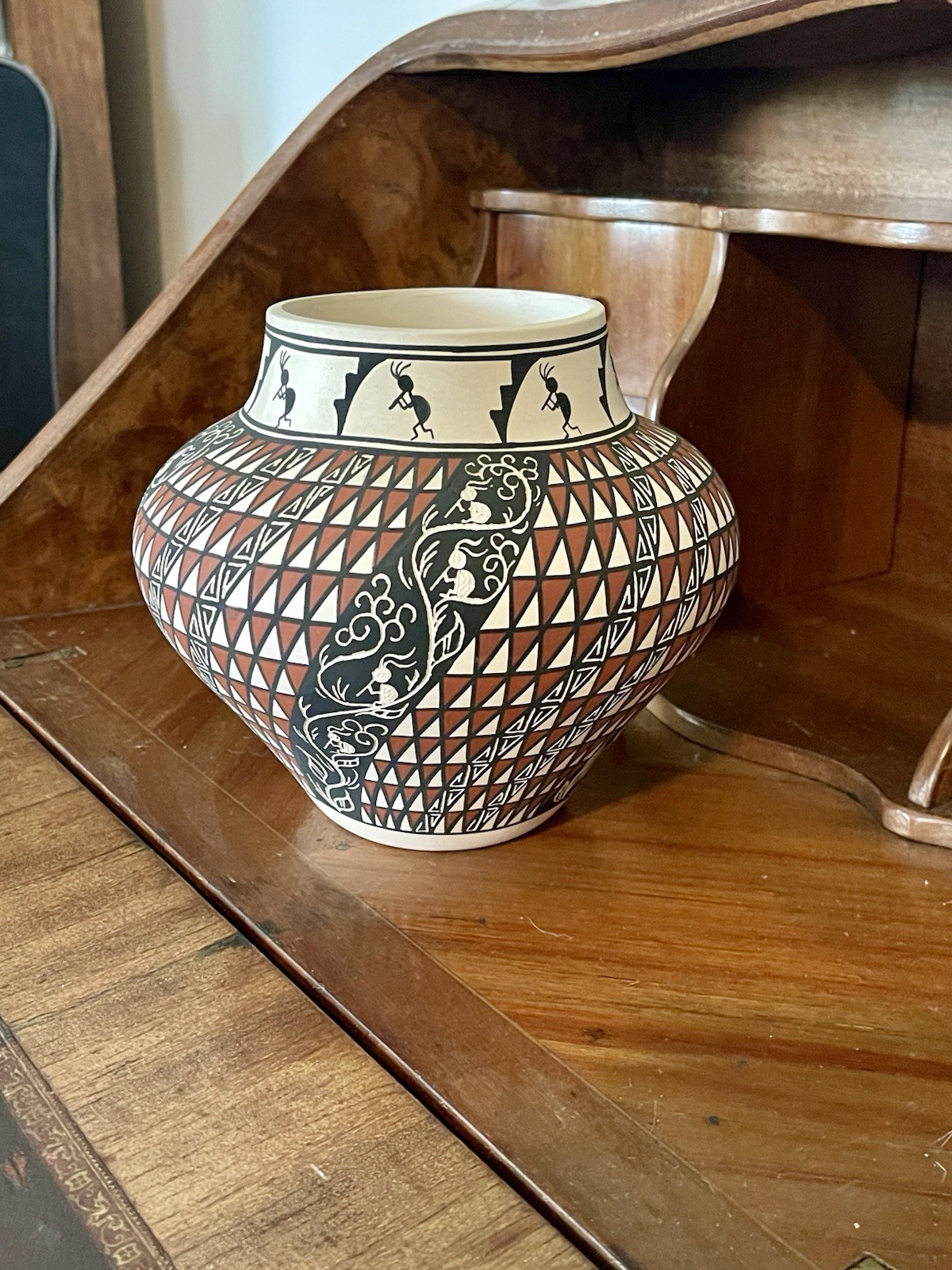 Stunning Native American Acoma N.M. Polychrome Jar Signed I. Chino.  Gorgeous
