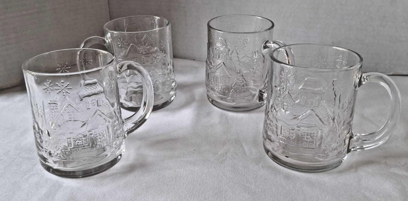 Vintage Clear Glass Christmas Winter Village Snowflake Mugs Set of 4 Embossed