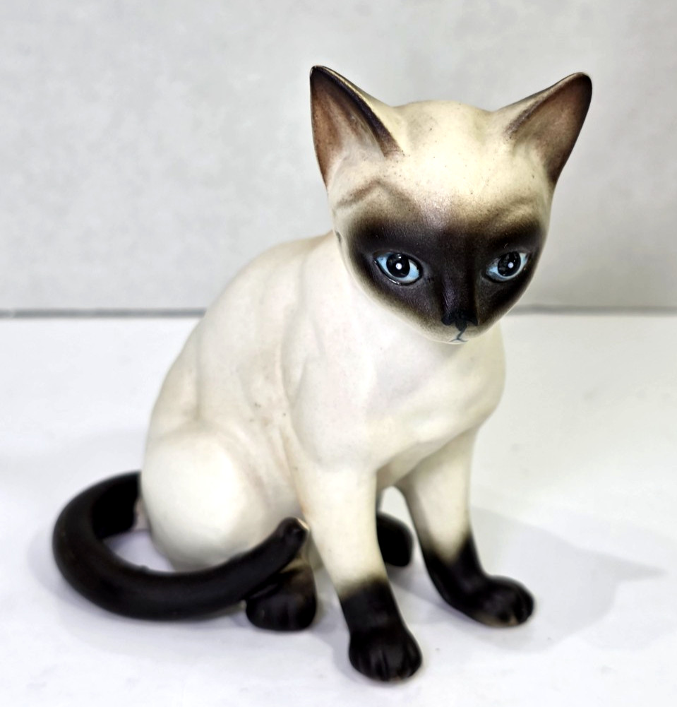 Vintage Lefton Siamese Sitting Cat Figurine Porcelain 3 5/8\