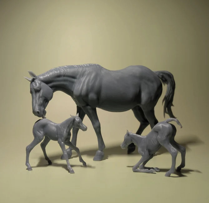 Mare with foals / unpainted printed resin horse / micro - large traditional