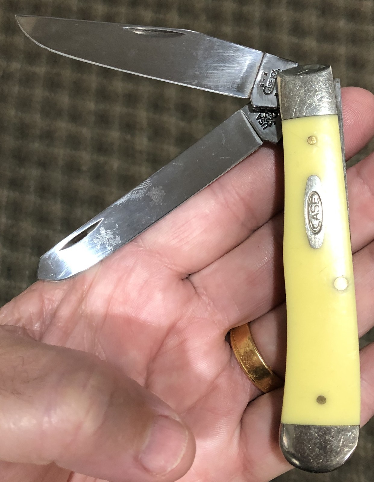 2004 Case XX USA 3254 CV Yellow Delrin Large Size Trapper Pocket Knife 
