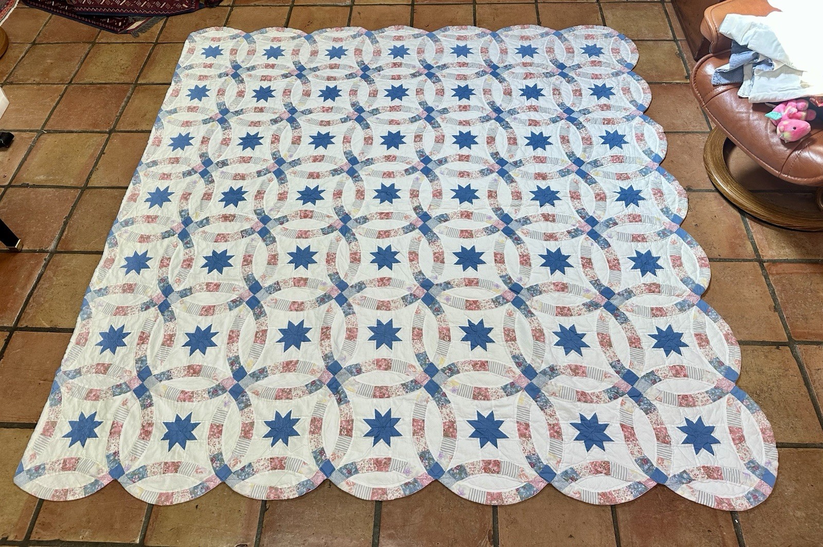 1930-1950s Double Wedding Ring Stars In Rings Hand Sewn Quilt 82x82” 3 Pieced