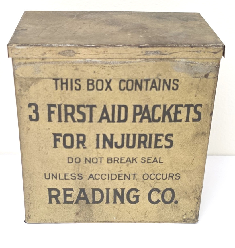 C. 1940s Reading Co. Railroad First Aid Kit Hinged Lid Tin With Contents
