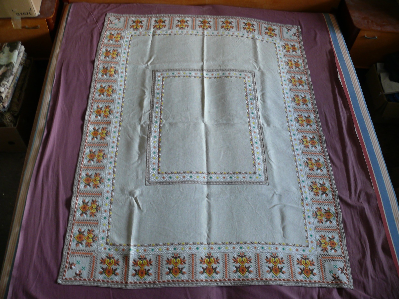 Beautiful Vintage Hand Made Linen Tablecloth 154cm/116cm(60\'\'x45\'\') P1778 Beautiful Vintage Hand Made Linen Tablecloth 154cm/116cm(60\'\'x45\'\') P1778