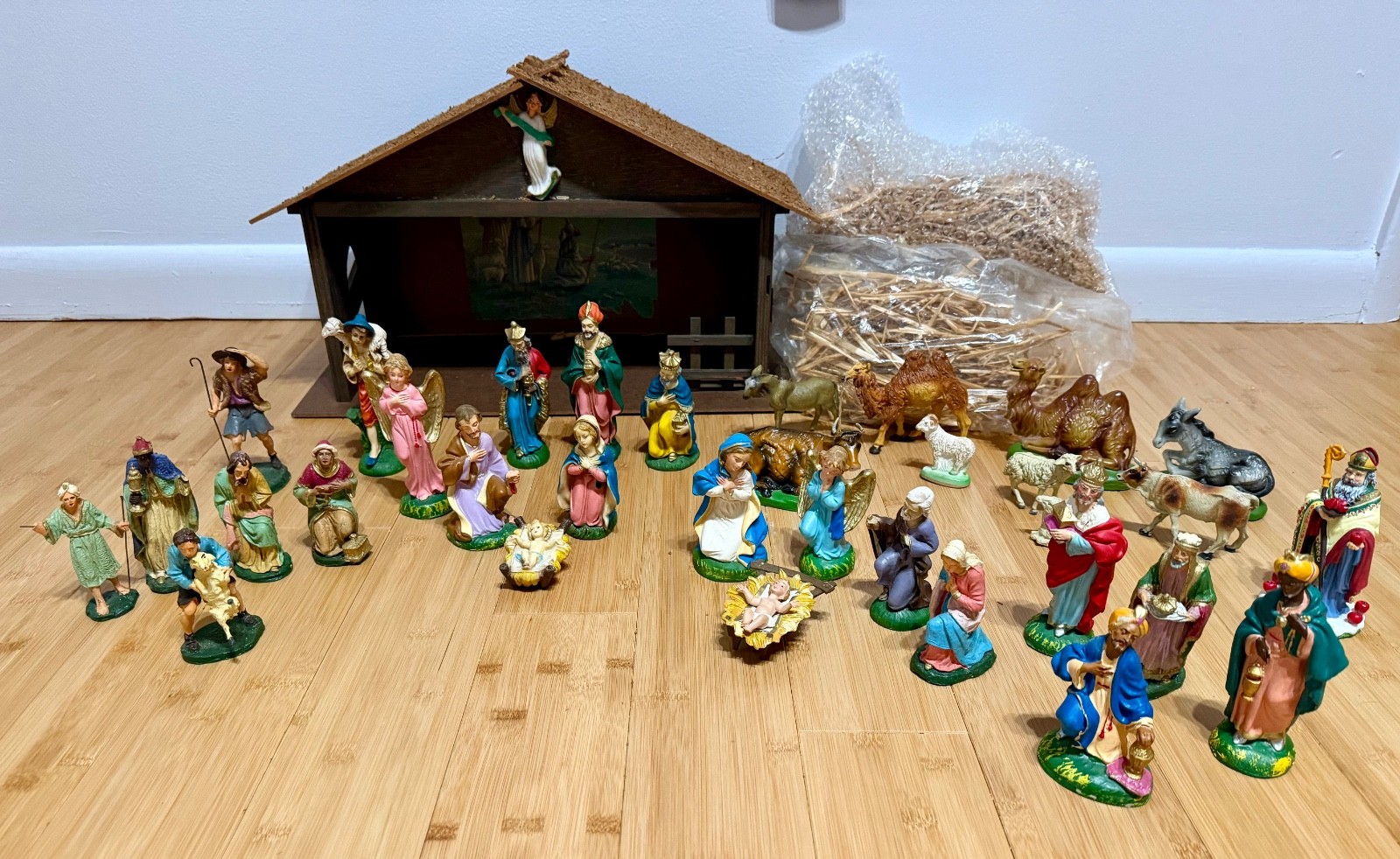 34 pc  Vintage Nativity Set Christmas Manger Scene Stable Figures Made Italy