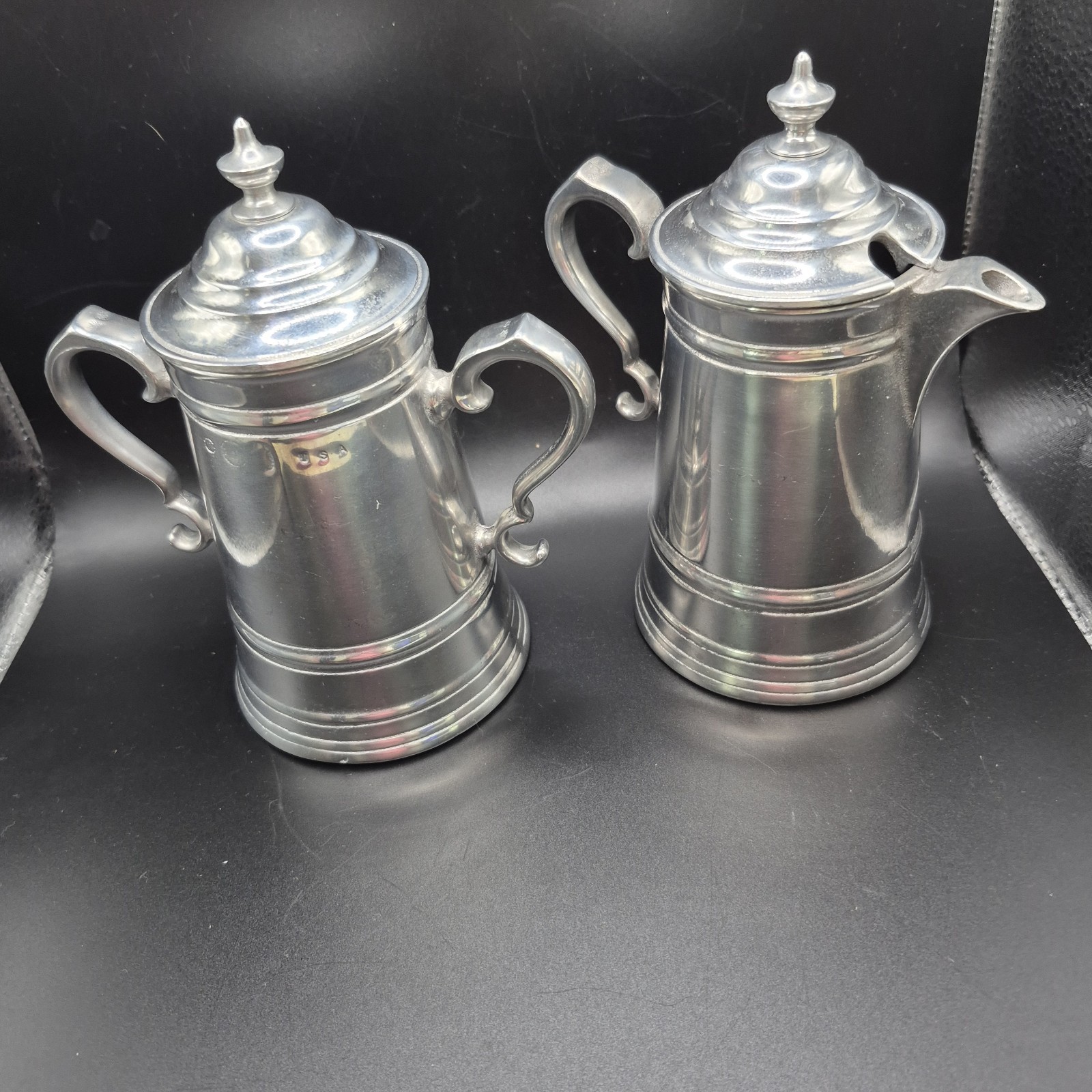 Pr Vtg Wilton Armetale Pewter Lidded Flagons Pitchers 6.5\