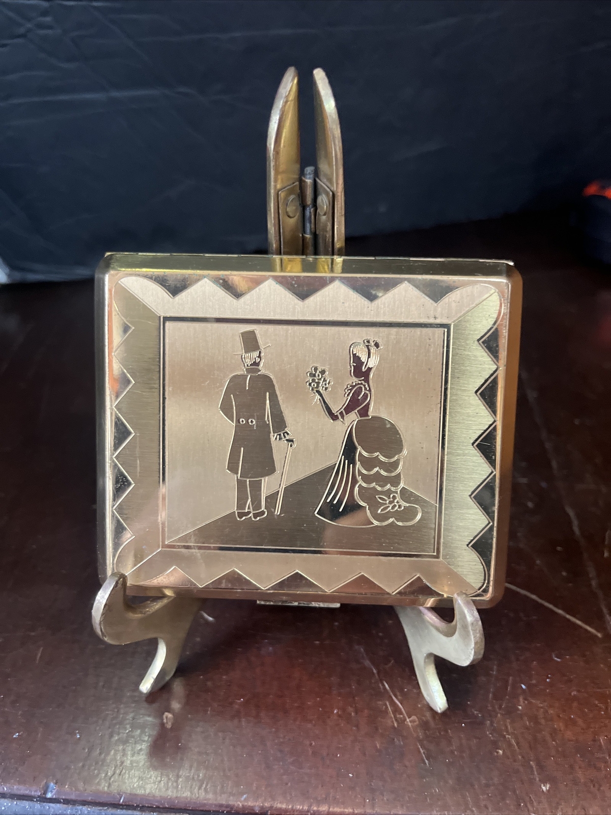 Elgin American Gold Tone Victorian Man Woman Ladies Powder Compact