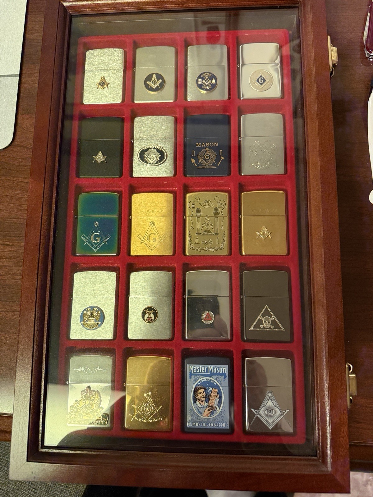 ZIPPO MASON Lighter Collection In Glass Top Display Case  All Lighters are New