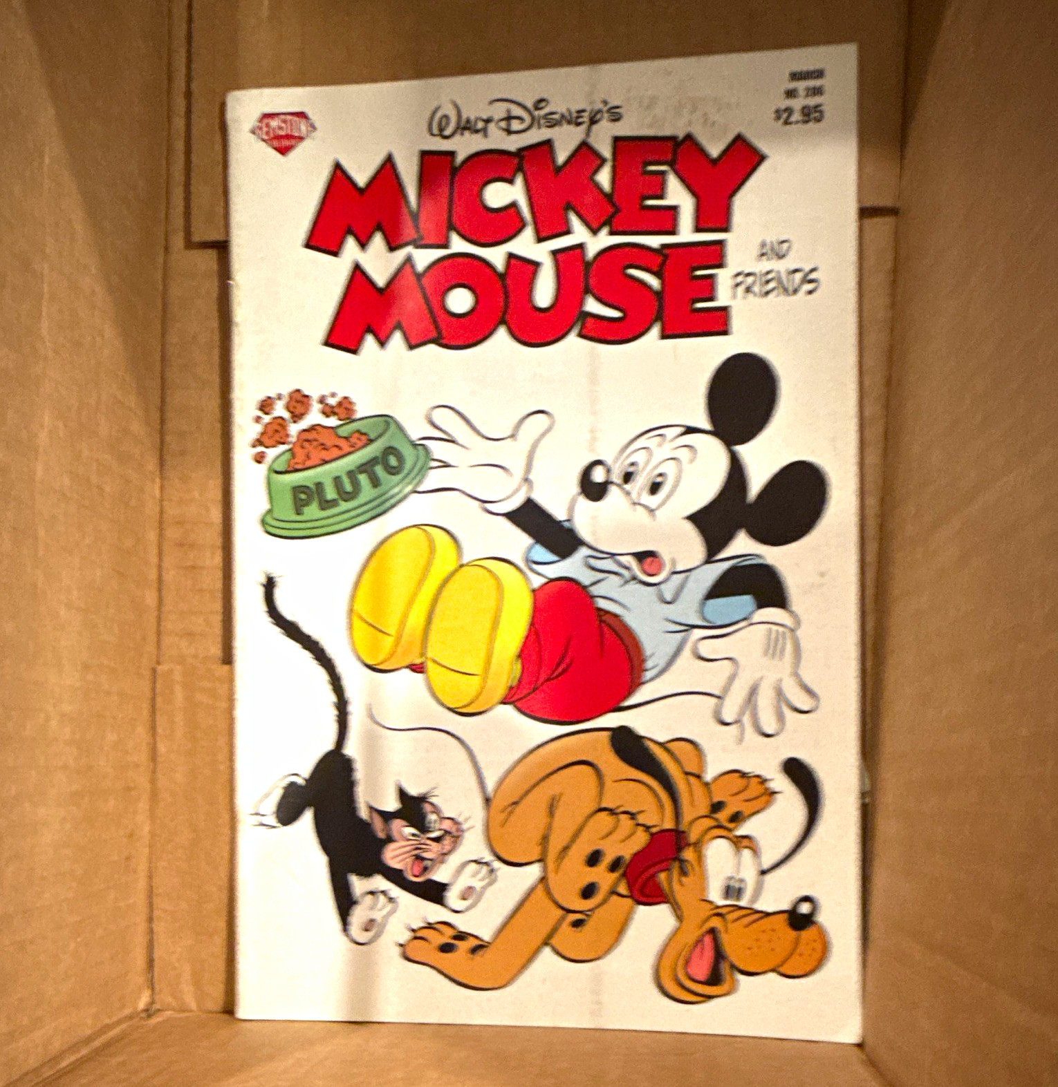 Disney Walt Disney\'s Mickey Mouse and Friends Single Issue Comic (Pluto Cover)
